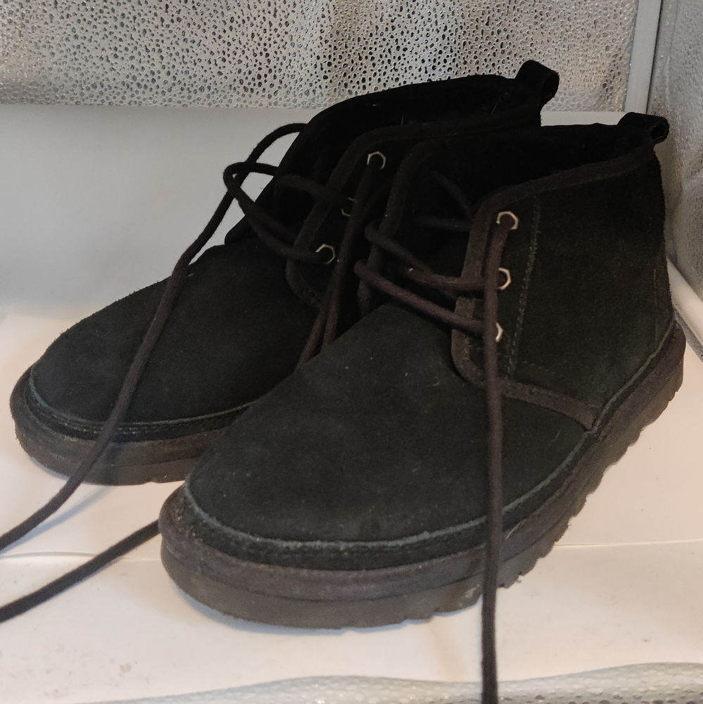 Ugg Black Nuemel sz 9
